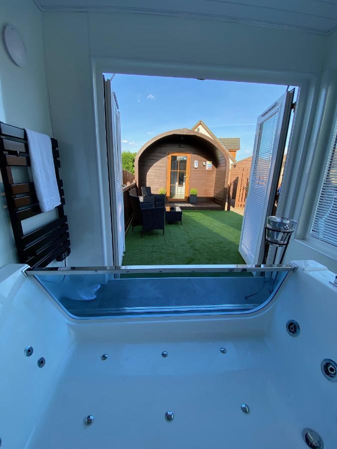 Highland Stays - Ben View Studio Pod & Jacuzzi Bath Fort William Exterior foto